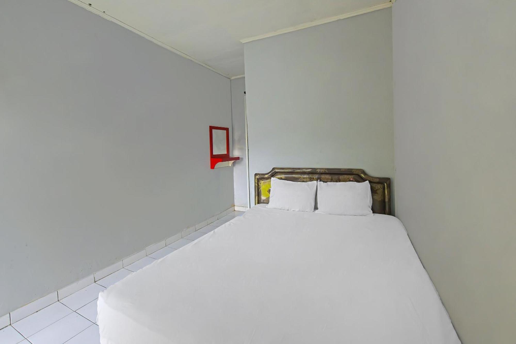 Spot On 91905 Hotel Cipto Arum Cilacap Exteriör bild