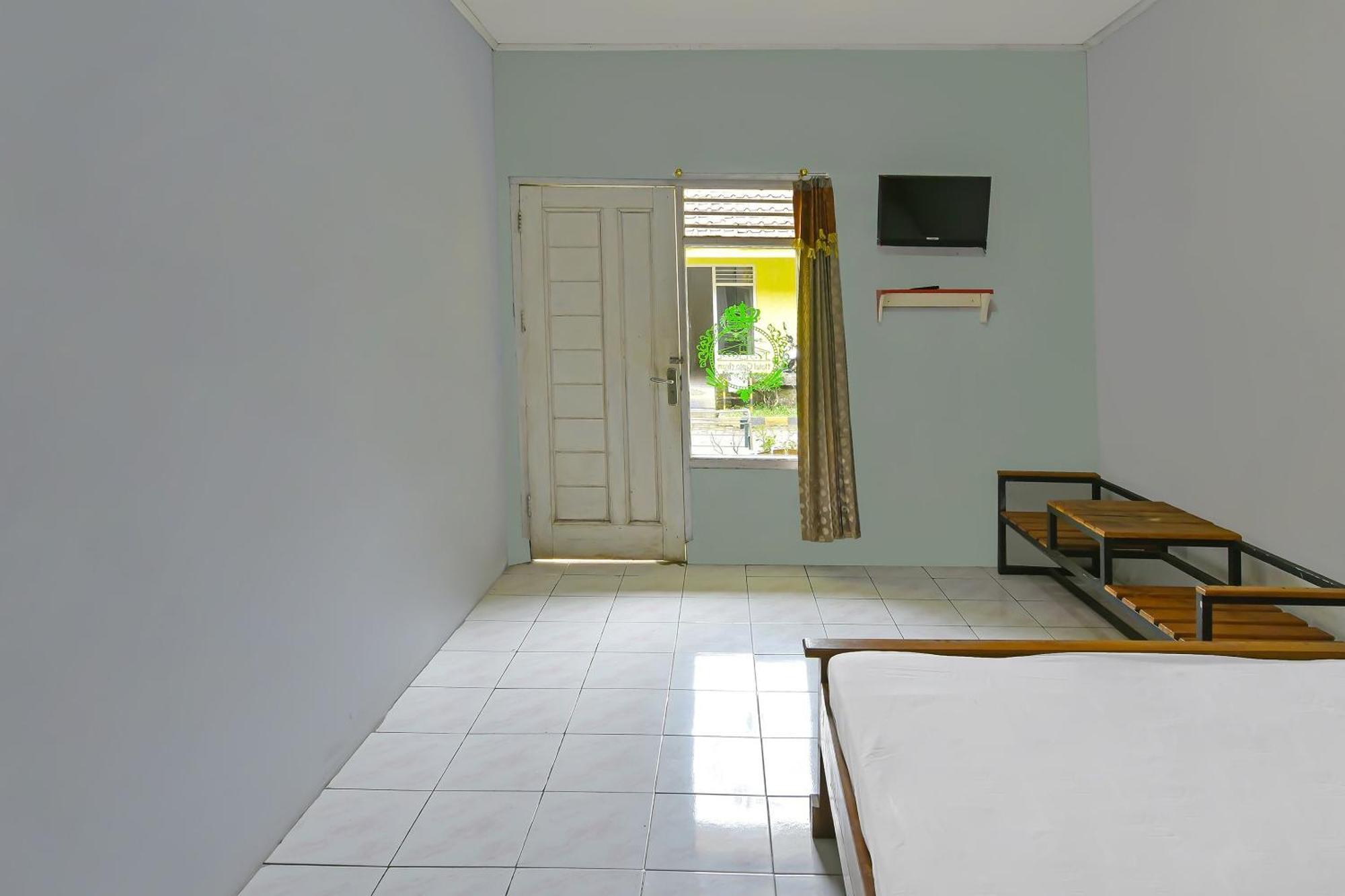 Spot On 91905 Hotel Cipto Arum Cilacap Exteriör bild